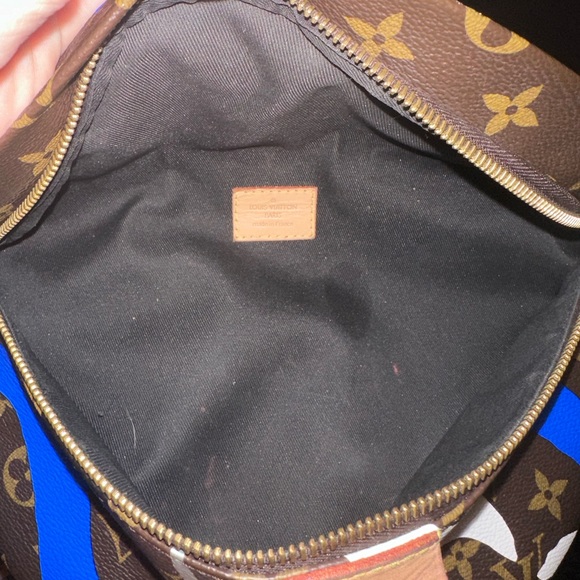 Louis Vuitton Bumbag - Picture 6 of 7